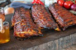 Spareribs im Smoker gegart im Biergarten vom "EXCALIBUR"